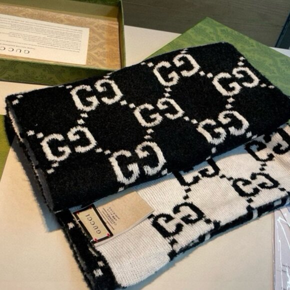 Gucci Women’s Black Soft Scarf - Picture 3 of 5